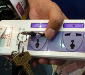 由于具有識別功能，插座只對標(biāo)準(zhǔn)插頭&ldquo;來電&rdquo;人體不受傷害