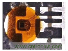 圖2：對(duì)于車用級(jí)R2Coupler產(chǎn)品如ACPL-M43T光電耦合器，Avago使用雙線強(qiáng)化關(guān)鍵功能連接