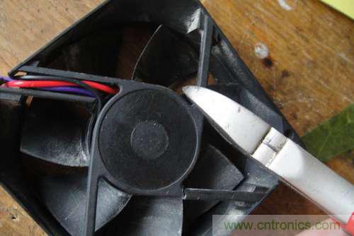 想減少電費(fèi)嗎？DIY一個(gè)迷你風(fēng)力發(fā)電機(jī)吧