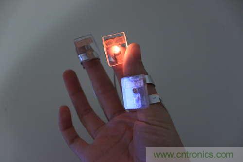 LED多點(diǎn)觸控手套DIY：把各部分焊接起來，測試