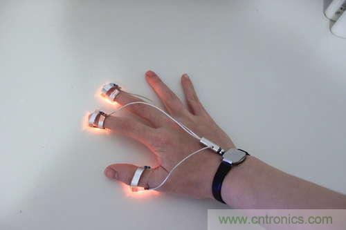 LED多點(diǎn)觸控手套DIY：把各部分焊接起來，測試