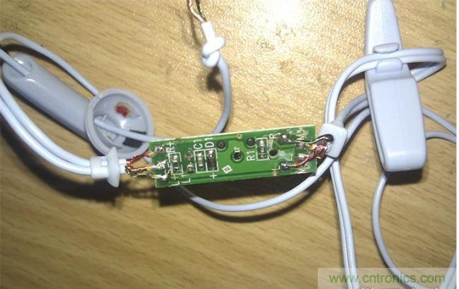 背面：電阻，電容，電感。接線圖也有標注。很復雜的線控。