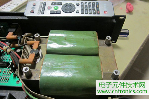 用料很給力！專業(yè)后級(jí)功放美國(guó)高峰FA1201拆解