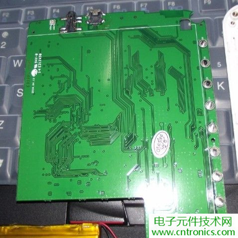 探秘電子紙！一款電紙書的電子墨水屏拆解