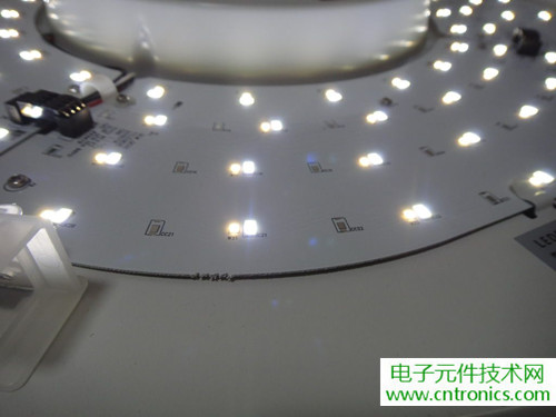 高端大氣上檔次！智能遙控調(diào)光LED吸頂燈拆解