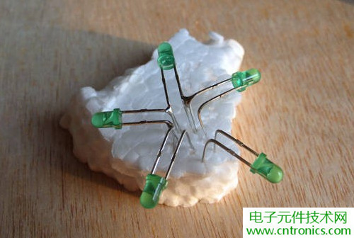 工科男的圣誕禮物:簡易LED圣誕樹DIY