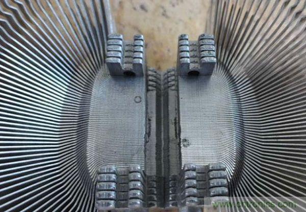 變廢為寶！風(fēng)扇散熱器變身山寨LED燈