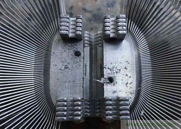 變廢為寶！風(fēng)扇散熱器變身山寨LED燈