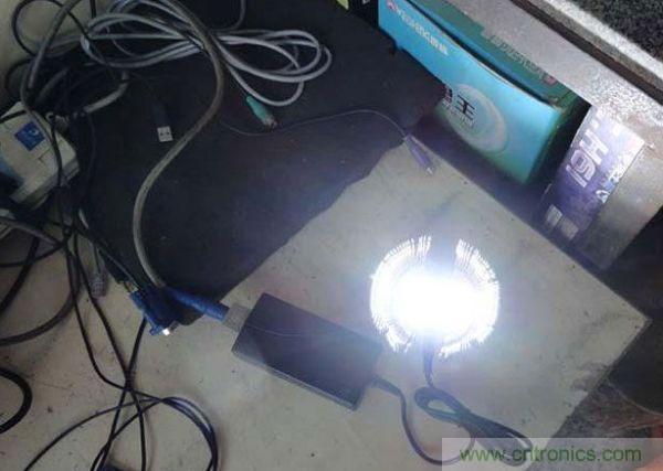 變廢為寶！風(fēng)扇散熱器變身山寨LED燈