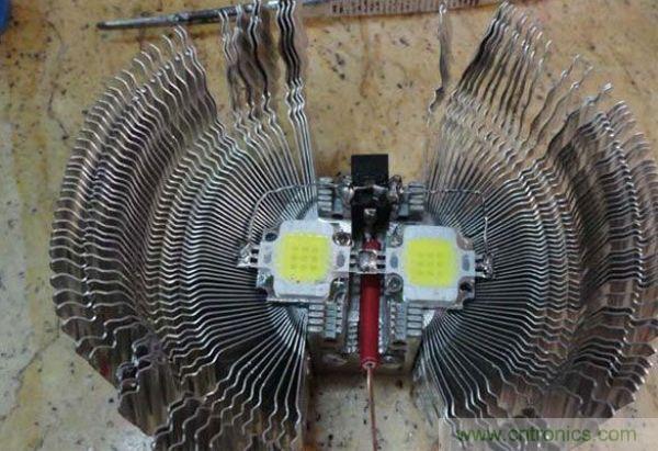 變廢為寶！風(fēng)扇散熱器變身山寨LED燈