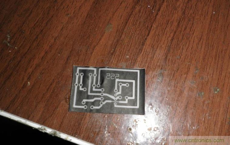 DIY菜鳥福音！感光干膜PCB負(fù)片輸出的一種方法！