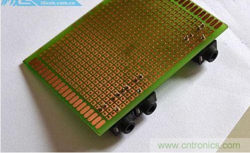 DIY：自制超炫音頻分配器，實現(xiàn)音箱共用