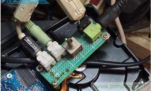 DIY：自制超炫音頻分配器，實現(xiàn)音箱共用