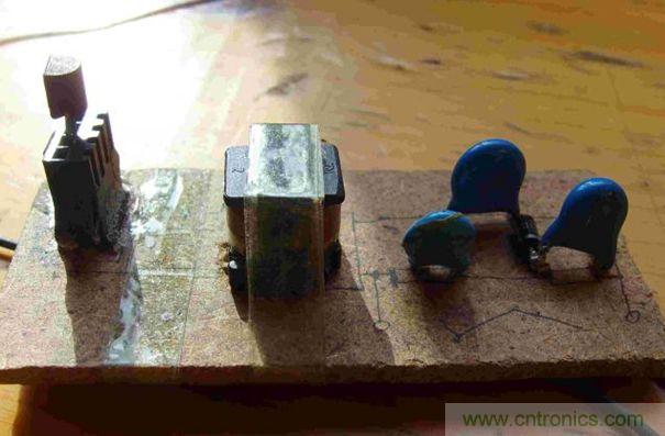 DIY單管自激，領(lǐng)略高壓電火花風(fēng)采