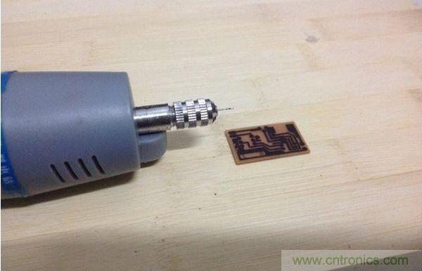 最細(xì)鉆頭，透光檢查