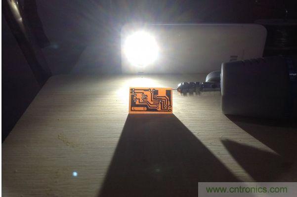 最細(xì)鉆頭，透光檢查