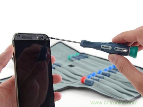 牛人強拆！新HTC One(M8)真機精密做工難修理