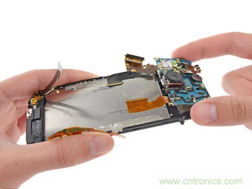 牛人強拆！新HTC One(M8)真機精密做工難修理