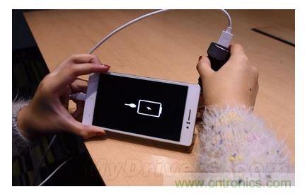 手機(jī)電池寒冷時(shí)為什么總充電？