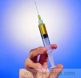 【導讀】不用針頭也能注射，孩子再也不用害怕打針了。日本開發(fā)的一種新型注射器不用針頭而靠氣泡壓力注射，只需將注射器緊貼皮膚，沒有疼痛感就可以將藥物高精度地輸送到目標位置。 　　 目前市場上也存在無針注射器，它們通常是依靠彈簧的力量產(chǎn)生高壓來發(fā)射液體，穿透皮膚后將藥物送到肌肉，但卻有可能損害神經(jīng)，而且多少還是有一些疼痛感。 　　 芝浦工業(yè)大學副教授山西陽子率領的研究小組新開發(fā)的這種無針注射器全長約10厘米，它利用在液體中施加電壓來高速發(fā)射氣泡，利用氣泡破裂的力量在細胞上開出微細的孔，然后通過這個孔將含有藥物的微小氣泡注入細胞內(nèi)部。氣泡的氣體收縮后，只有藥物到達患部。 1 由于方向性很明確，所以新型注射器能針對局部進行高精度治療，而且由于開出的孔只有4微米左右，所以對細胞的損害很小。 　　 這種無針注射器除能注射藥物外，還可以向包括植物細胞在內(nèi)的細胞內(nèi)植入基因和開展治療，有著廣泛用途。研究小組準備進一步改良注射器結構，對能夠注射的藥量、穿孔深度等進行更詳細的評估，并與企業(yè)合作，爭取早日使新型注射器達到實用化程度。