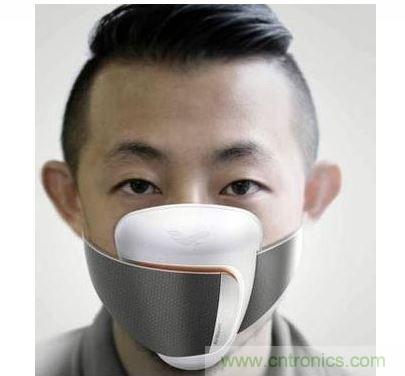 Frog Design 開(kāi)發(fā)了一款可搭配手機(jī)應(yīng)用程序使用的智能口罩概念原型，內(nèi)建粒子傳感器，能警告使用者何時(shí)該戴上口罩