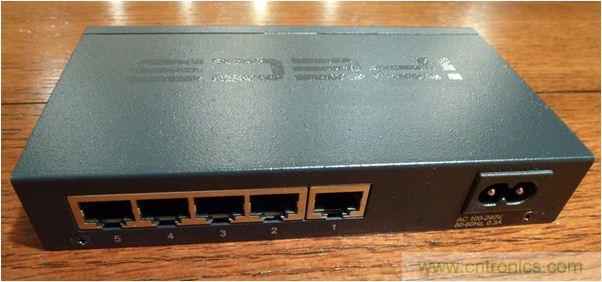 拆解:一探究竟以太網(wǎng)交換機(jī)為何遭雷擊就關(guān)機(jī)