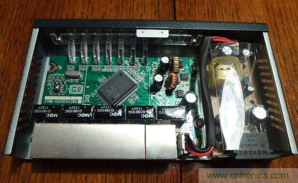 拆解:一探究竟以太網(wǎng)交換機(jī)為何遭雷擊就關(guān)機(jī)