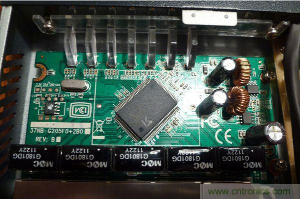 拆解:一探究竟以太網(wǎng)交換機(jī)為何遭雷擊就關(guān)機(jī)