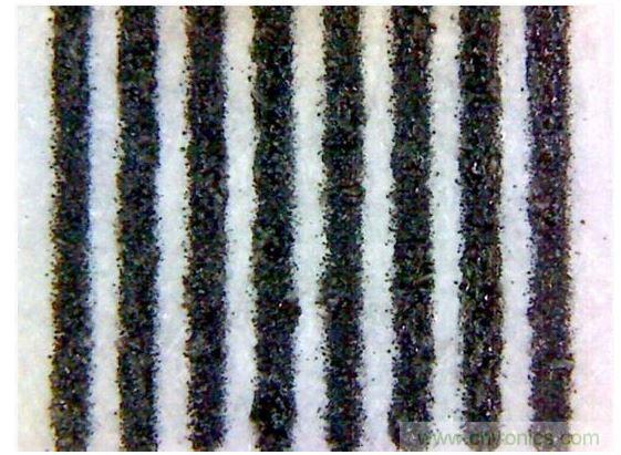 施樂(Xerox) Workcentre 5775(5mil的線寬和間距&mdash;&mdash;顯微鏡圖像)。這是一張好得多的打印圖