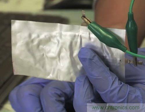 就是這么任性！柔性電池僅需1秒就充電完畢？