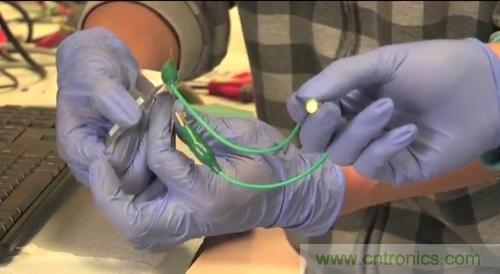 就是這么任性！柔性電池僅需1秒就充電完畢？