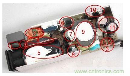 電源適配器的構(gòu)造  6 1. 壓敏電阻，其功能是當(dāng)外界電壓過(guò)高時(shí)，壓敏電阻阻值迅速變得很小，與壓敏電阻串聯(lián)的保險(xiǎn)絲被熔斷，從而保護(hù)其他電路不被燒壞。  2. 保險(xiǎn)絲，規(guī)格為2.5A/250V，當(dāng)電路中的電流過(guò)大時(shí)，保險(xiǎn)絲會(huì)熔斷以保護(hù)其他元件。  3. 電感線圈(又稱扼流圈)，主要功能是降低電磁干擾。  4. 整流橋，規(guī)格為D3SB，作用是把220V交流電變?yōu)橹绷麟姟? 5. 濾波電容，規(guī)格為180&mu;F/400V，作用是濾除直流電中的交流紋波，使電路工作更可靠。  6. 運(yùn)放IC(集成電路)，保護(hù)電路、電壓調(diào)節(jié)的重要組成部分。  7. 溫度探頭，用于探測(cè)電源適配器的內(nèi)部溫度，當(dāng)溫度高于某一設(shè)定值時(shí)(不同品牌的電源適配器，其設(shè)定的溫度閥值略有不同)，保護(hù)電路會(huì)切斷適配器的電壓輸出，從而保護(hù)適配器不受損壞。   8. 大功率開(kāi)關(guān)管，是開(kāi)關(guān)電源中的核心元件之一，開(kāi)關(guān)電源能&ldquo;一開(kāi)一關(guān)&rdquo;地工作，開(kāi)關(guān)管功不可沒(méi)。   9. 開(kāi)關(guān)變壓器，開(kāi)關(guān)電源中的核心元件之一。   10. 次級(jí)整流管，功能是把低壓交流電變?yōu)榈蛪褐绷麟?。在IBM的電源適配器中，整流管往往是由兩個(gè)大功率并聯(lián)工作的，以獲得較大的電流輸出。   11. 次級(jí)濾波電容，規(guī)格為820&mu;F/ 25V，共有兩個(gè)，起濾除低壓直流電中的紋波的作用。  除上述元件外，電路板上還有可調(diào)電位器及其他阻容元件。