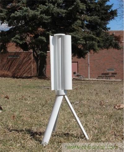 圖3：Skajaquoda的便攜式風(fēng)力發(fā)電機(jī)Trinity，能產(chǎn)生15V的電源并儲存于內(nèi)置15,000mAh鋰聚合物電池中。