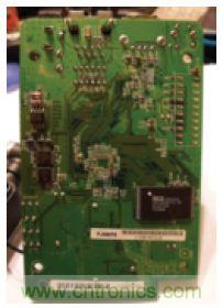 圖3：WPS54G打印服務(wù)器電路板背面。