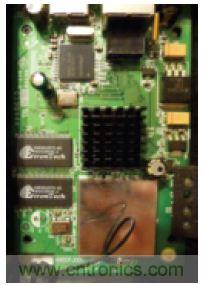 圖2：WPS54G打印服務(wù)器電路板正面。