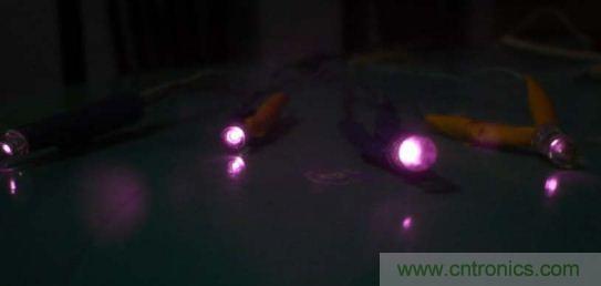 技術(shù)宅要逆天，DIY四點(diǎn)定位燈實(shí)現(xiàn)虛擬實(shí)境游戲