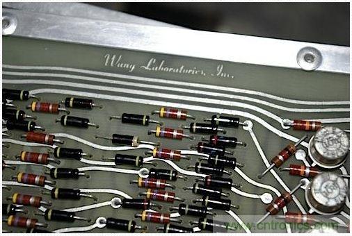 拆解也懷舊，讓人驚嘆的古董級(jí)可編程科學(xué)計(jì)算器 from 1966