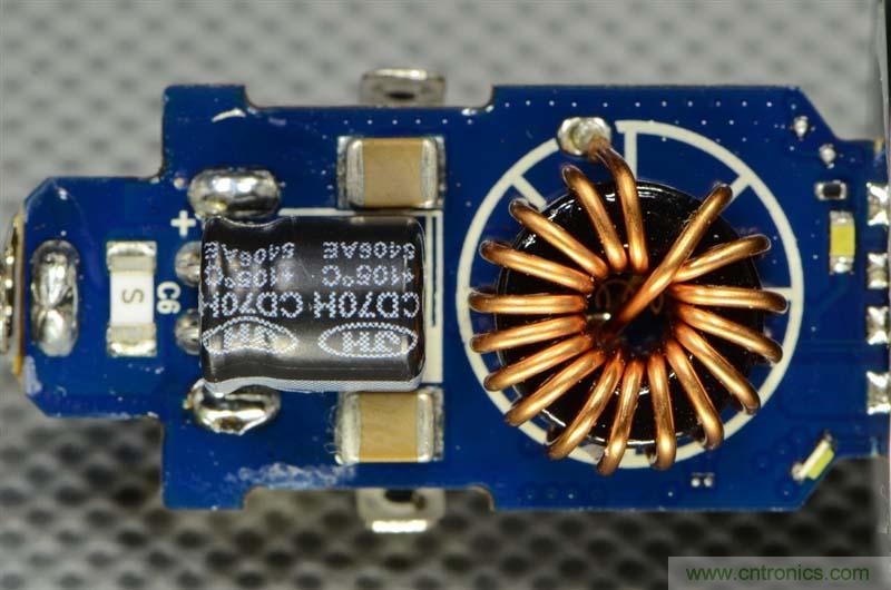 小米車載充電器拆解評測：49元能讓這枚&ldquo;子彈&rdquo;飛多遠？