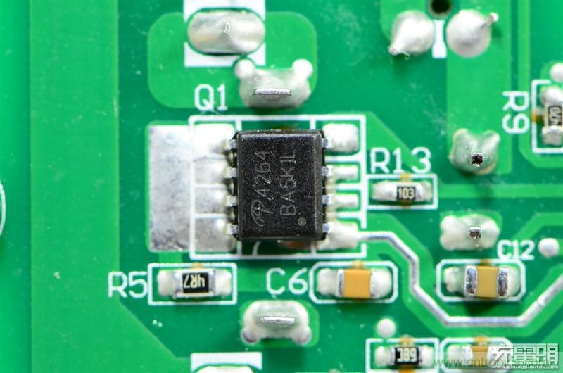 航嘉智能插線板拆解評(píng)測(cè)：看老牌機(jī)電如何&rdquo;秒殺&ldquo;后起之秀