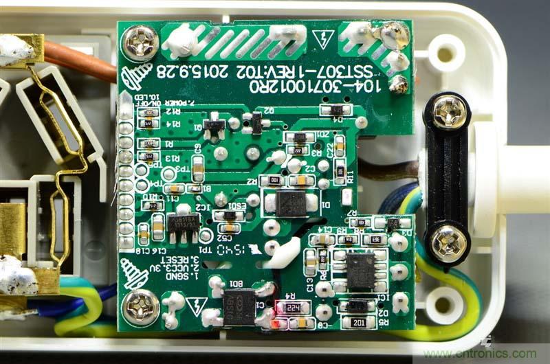 航嘉智能插線板拆解評(píng)測(cè)：看老牌機(jī)電如何&rdquo;秒殺&ldquo;后起之秀