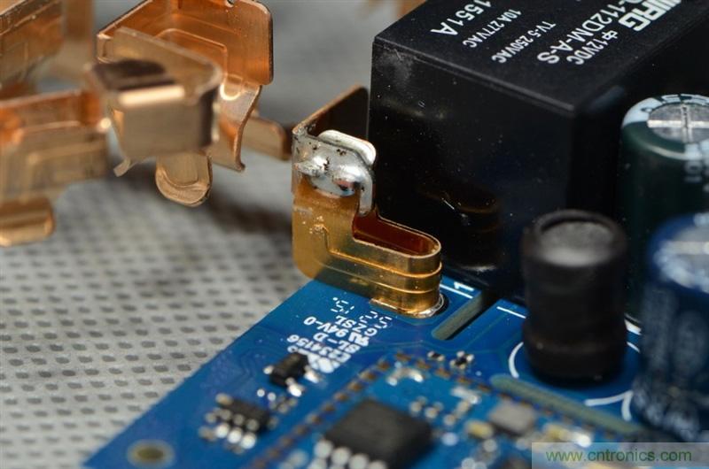 做工怒贊 神秘芯片！小米智能插線板拆解、評測