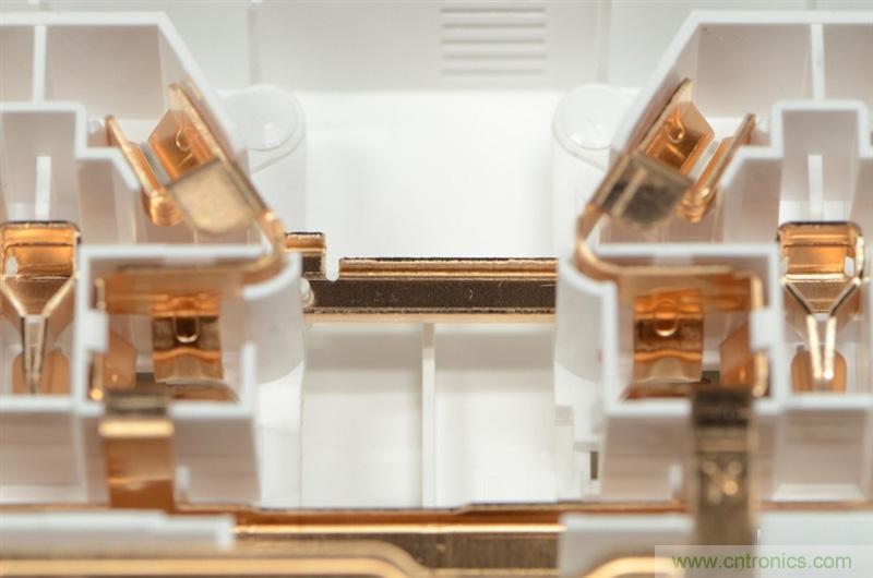 做工怒贊 神秘芯片！小米智能插線板拆解、評測