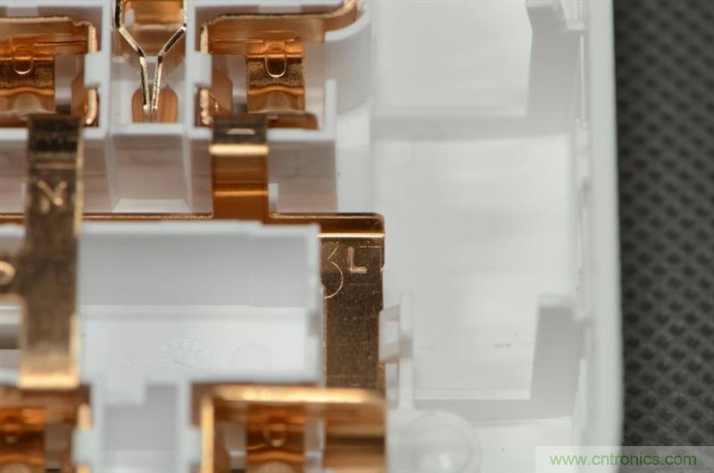 做工怒贊 神秘芯片！小米智能插線板拆解、評測