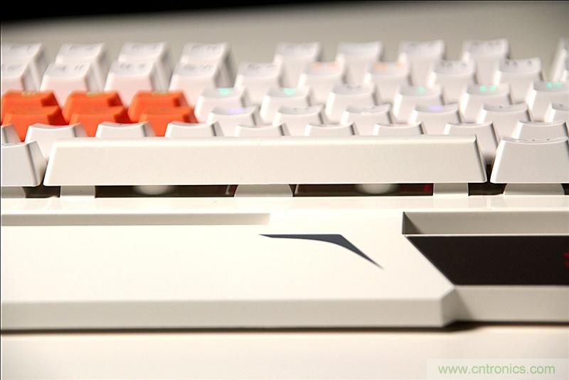 曾經(jīng)的網(wǎng)吧統(tǒng)治者&mdash;雙飛燕血手幽靈機(jī)械鍵盤，真世界最快？