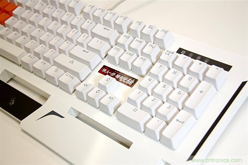 曾經(jīng)的網(wǎng)吧統(tǒng)治者&mdash;雙飛燕血手幽靈機(jī)械鍵盤，真世界最快？