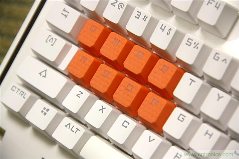 曾經(jīng)的網(wǎng)吧統(tǒng)治者&mdash;雙飛燕血手幽靈機(jī)械鍵盤，真世界最快？