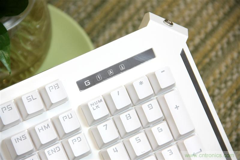 曾經(jīng)的網(wǎng)吧統(tǒng)治者&mdash;雙飛燕血手幽靈機(jī)械鍵盤，真世界最快？