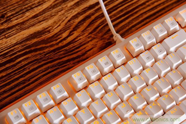 左手寫愛，右手寫他&mdash;&mdash;從此鍵盤鼠標(biāo)不分家！