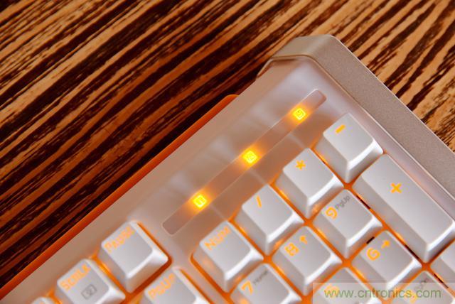 左手寫愛，右手寫他&mdash;&mdash;從此鍵盤鼠標(biāo)不分家！