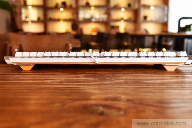 左手寫愛，右手寫他&mdash;&mdash;從此鍵盤鼠標(biāo)不分家！